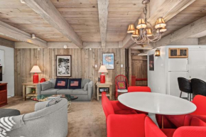 Chateau Eau Claire Unit 1, Stylish Condo Overlooking the River, Walking Distance to Downtown